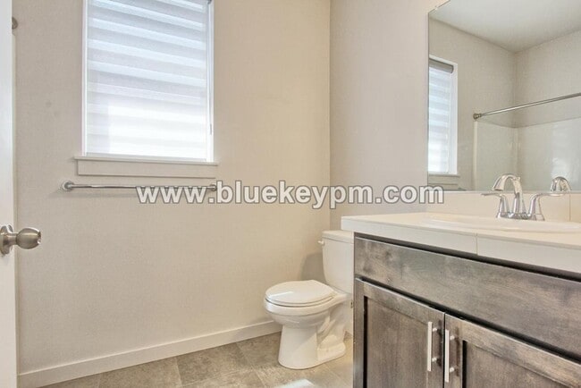 Building Photo - 5 Bed, 3 Bath Home with Tesla Charger in Orchards Near Hockinson Meadows Park