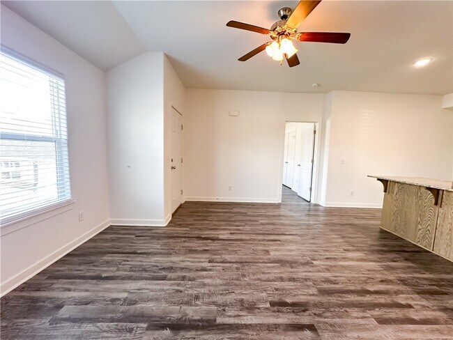 Building Photo - 325 Brook Ct