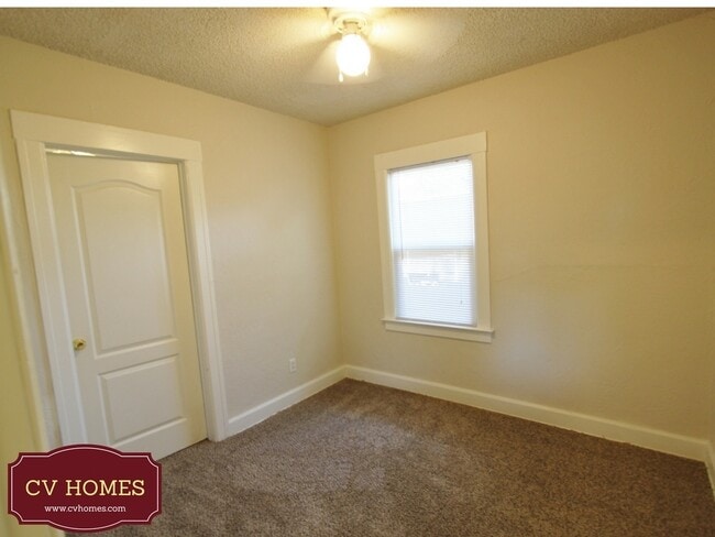 Building Photo - 980 N Broadway St