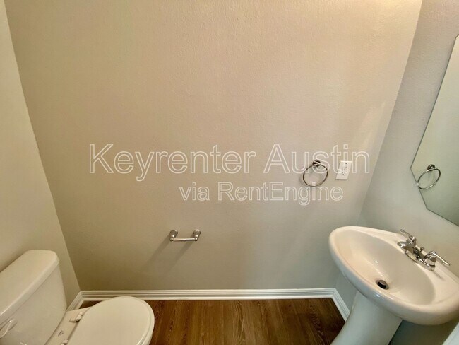 Building Photo - 516 E Slaughter Ln