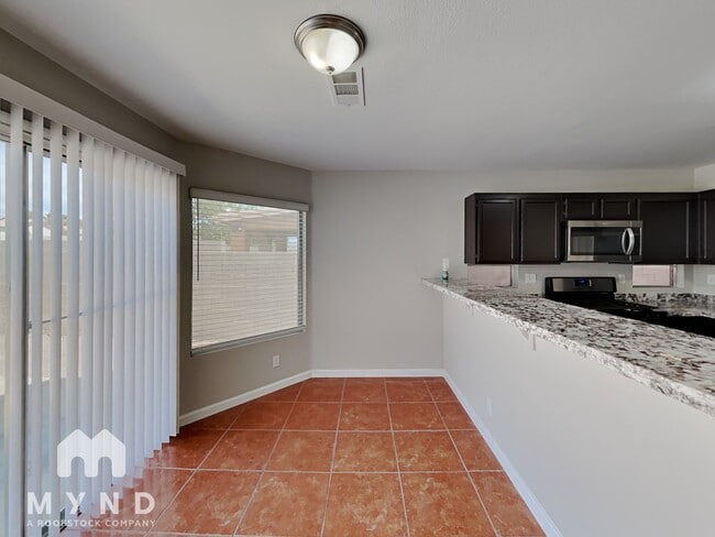 Building Photo - 1527 Cane Hill Dr