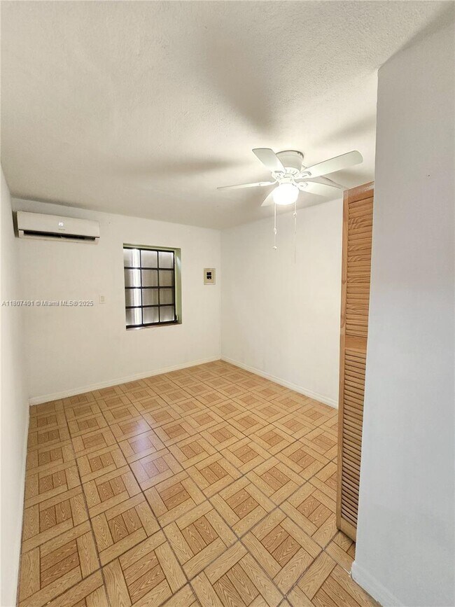 Building Photo - 120 NW 43rd Pl