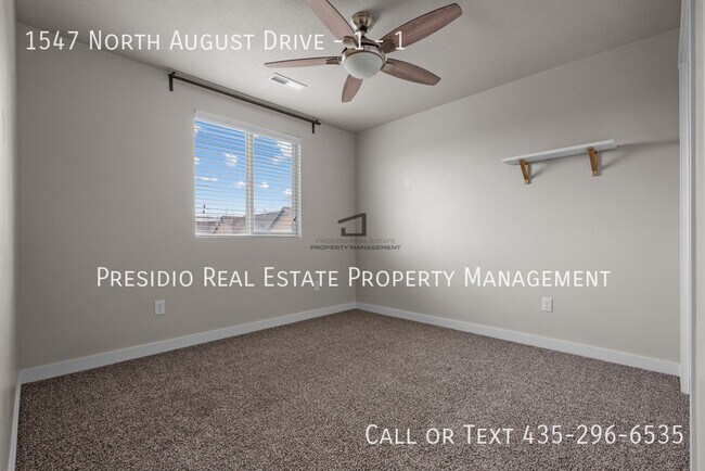 Building Photo - 1547 N August Dr