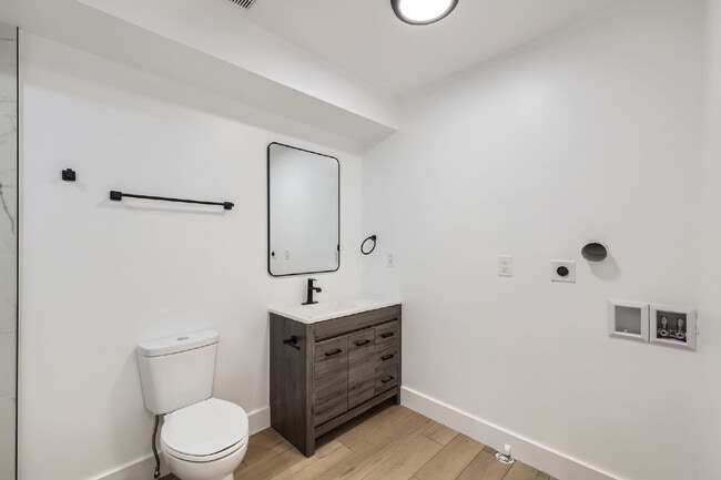 Building Photo - Renovated Duplex with Private Entrance