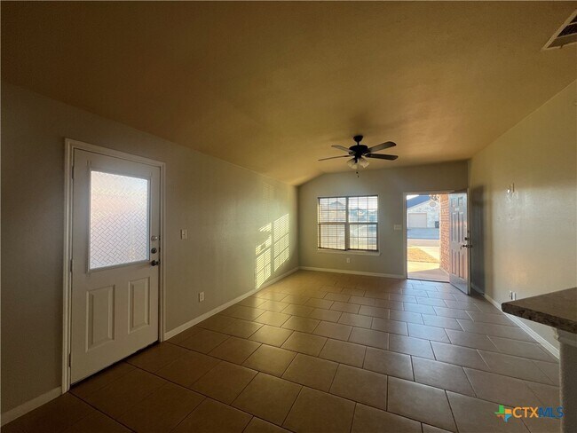 Building Photo - 1401 Loyal Ln