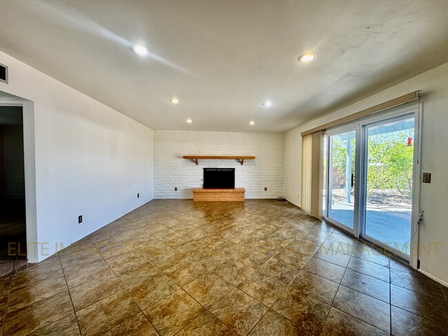 Building Photo - 9103 E Holmes St