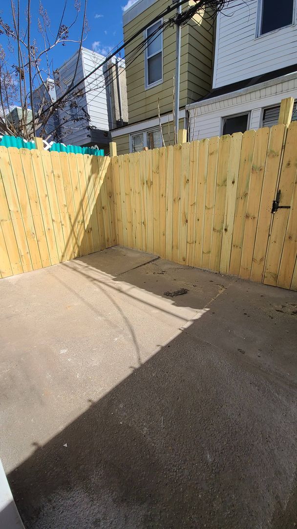 Building Photo - 3 Bed, 1.5 Bath House for Rent in Port Ric...