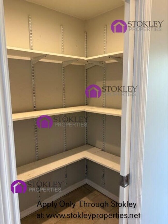 Building Photo - 231 Ivy Dr