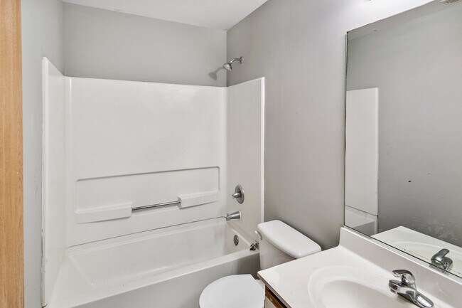 Building Photo - 678 Zachary Dr