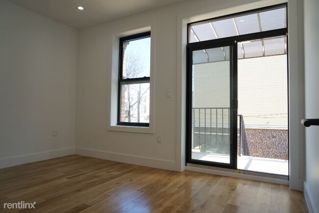 Building Photo - 3 br, 3 bath Townhome - 85 Utica Ave 1 Unit 1