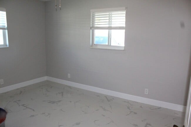 Building Photo - 2719 Peer Ln