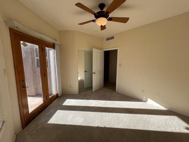 Building Photo - 3 BEDROOM IN LA QUINTA!