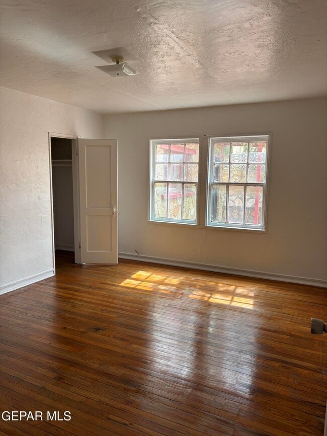 Building Photo - 3230 Savannah Ave