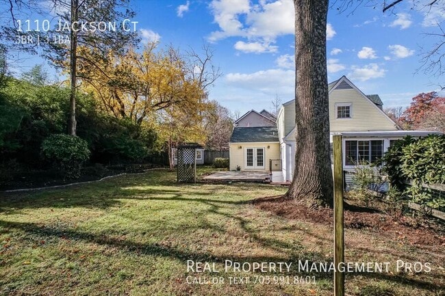 Building Photo - 1110 Jackson Ct