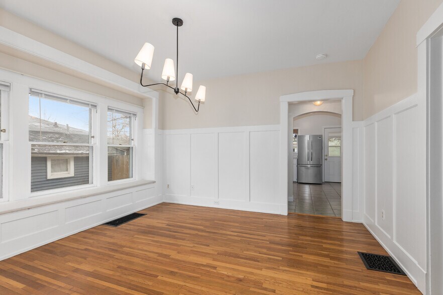 Building Photo - 1349 Portland Ave NE