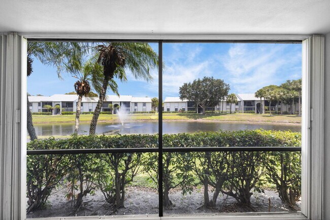 Building Photo - 1011 Green Pine Blvd
