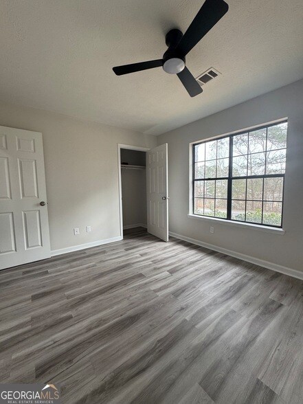 Building Photo - 3821 River Rd