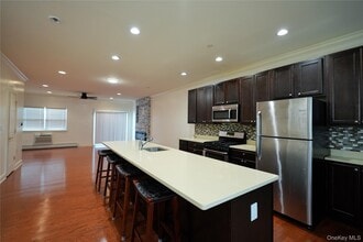 Building Photo - 102 Cove Ct