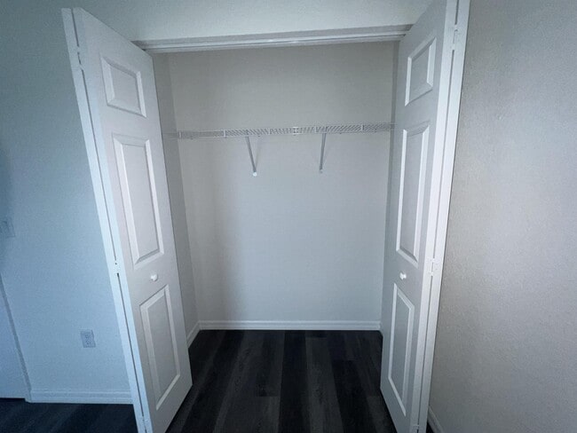 Building Photo - 9 Maple Ln