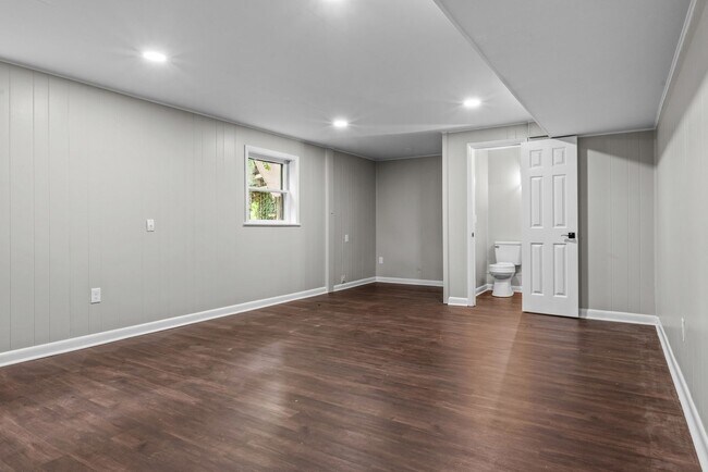 Building Photo - Charming Weatherly Woods Home with In-Law ...