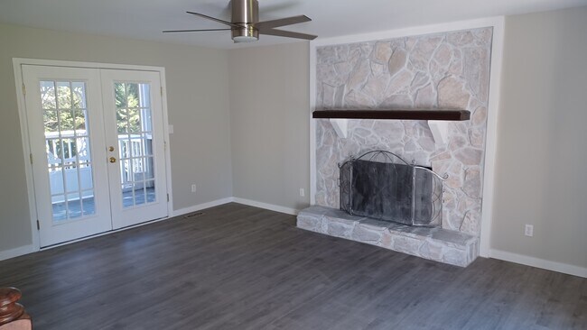 Primary Photo - 521 Fairfield Way