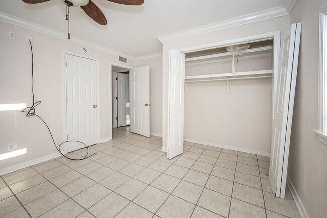 Building Photo - 3 Bed 2 Bath home in Pascagoula near the beach.