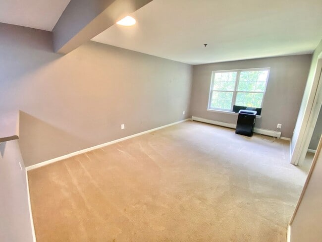Building Photo - 1 Bedroom Apartment in Burlington VT Avail...