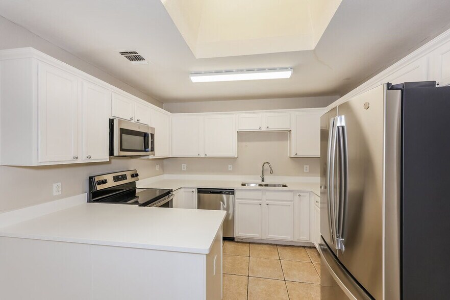 Building Photo - 1601 Prescott Dr