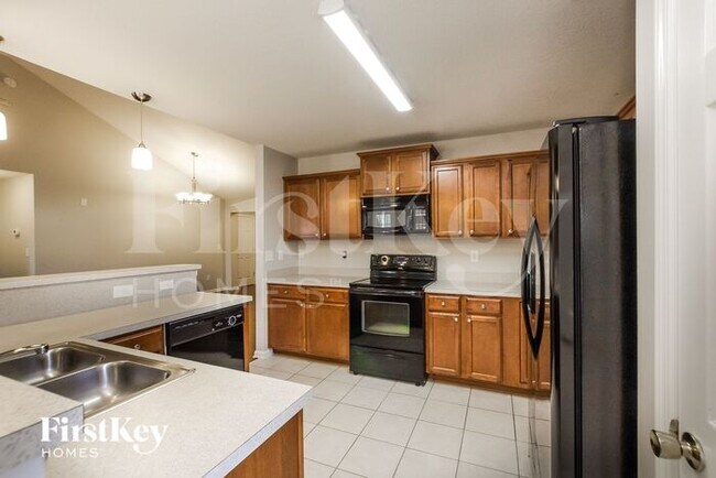 Building Photo - 11618 Village Pond Dr