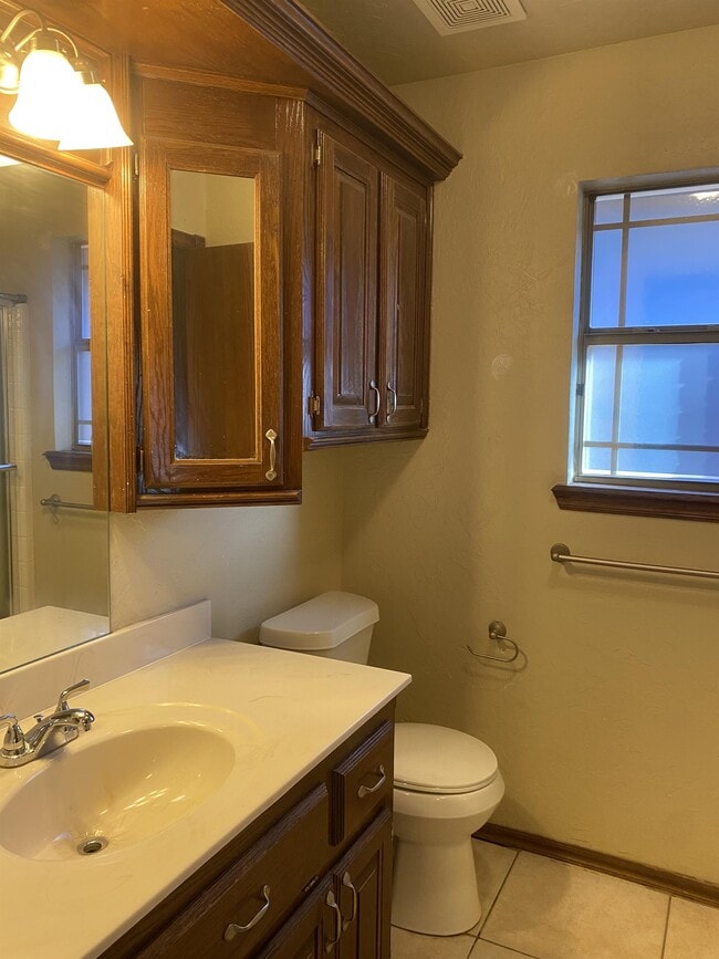 Building Photo - 617 Allison Ln