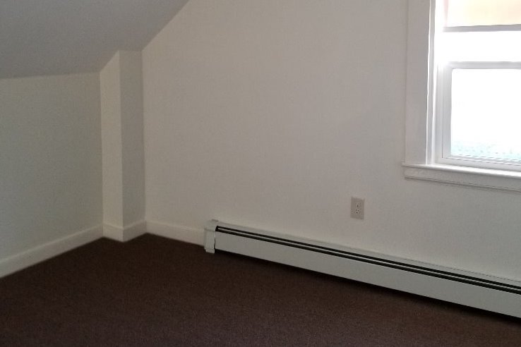 Good size bedroom - 38 Mt Auburn St