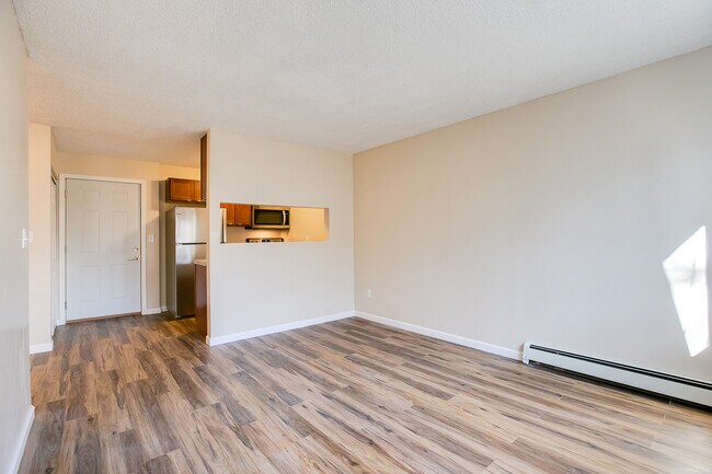 Building Photo - 1337 Arkwright St N