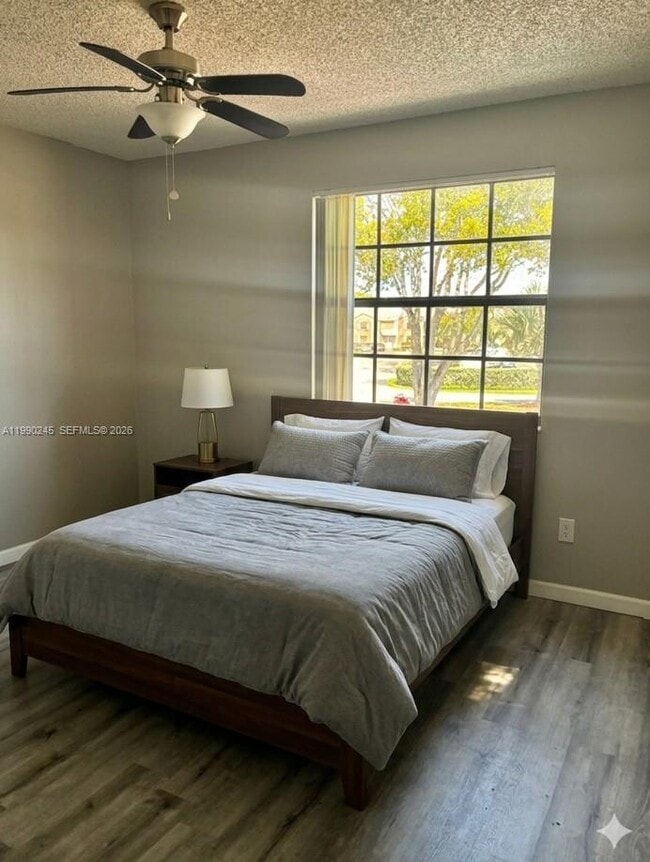 Building Photo - 1024 S Independence Dr