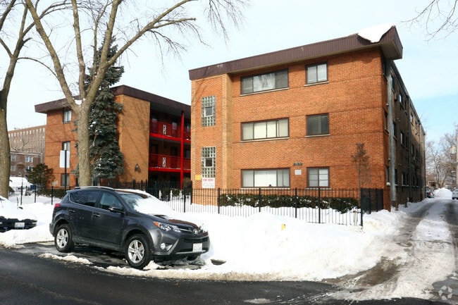 Building Photo - 3132-3138 W Carmen Ave