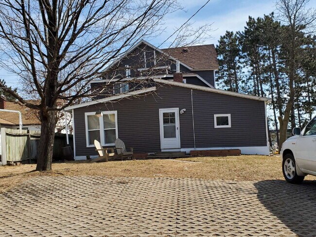Building Photo - Triplex Lower Unit - Available for Rent - Video tour