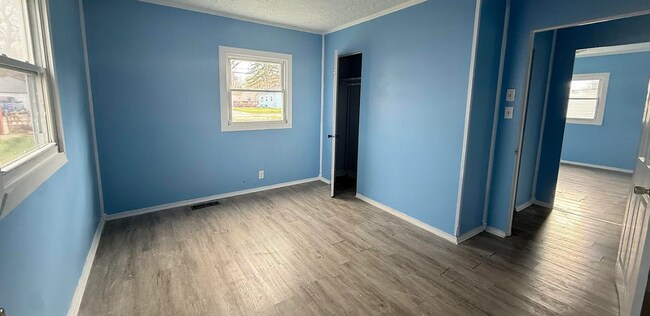 Building Photo - 2 bedroom house coming available SOON!