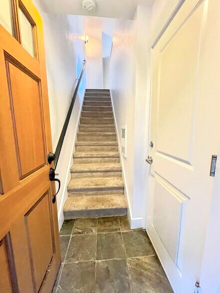 Building Photo - 1017 NE 125th St