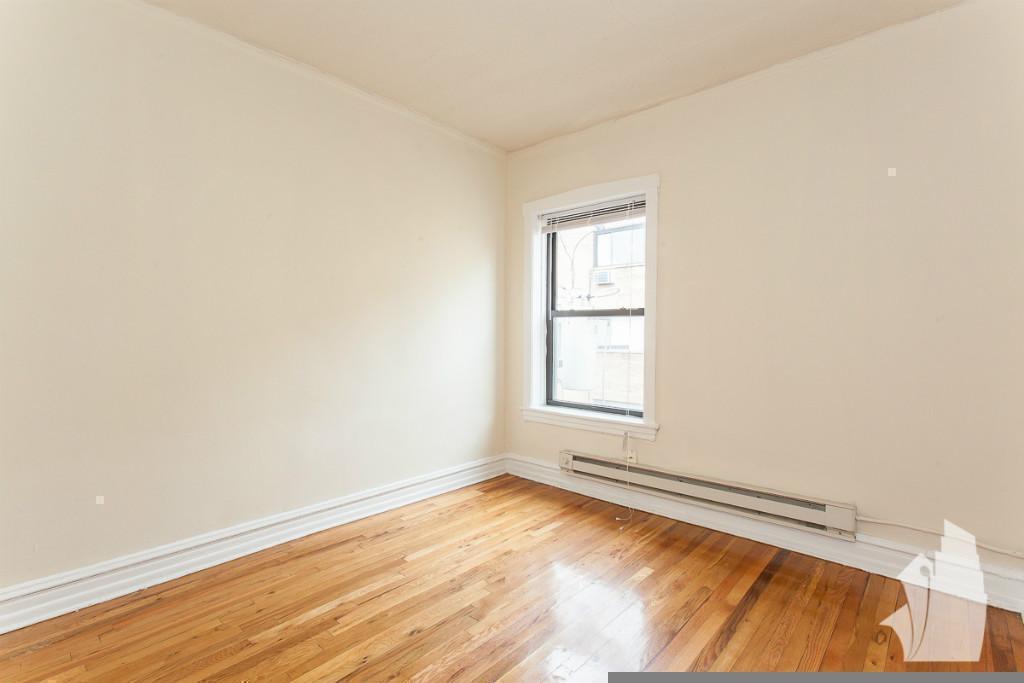 Building Photo - 630 W Cornelia Ave