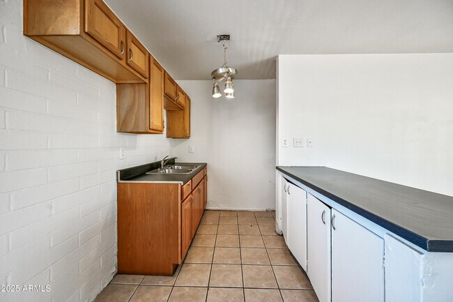 Building Photo - 1710 E Ocotillo Rd