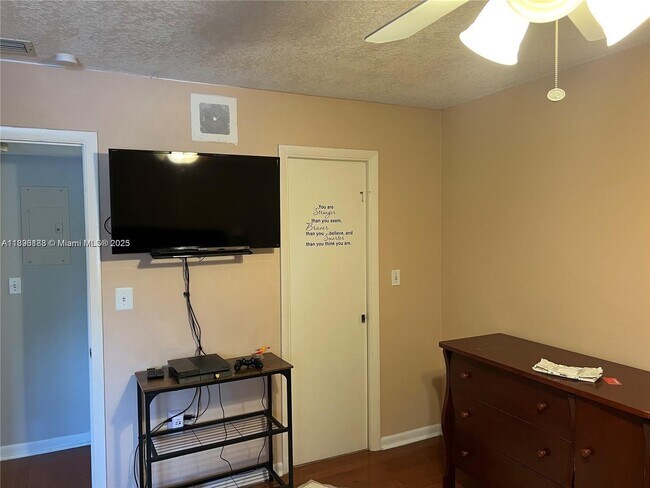 Building Photo - 9691 SW 138th Ave