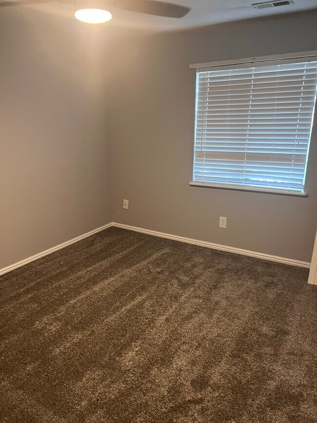 Building Photo - South Weber