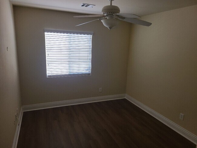 Building Photo - Amish #2