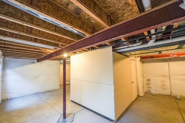 Building Photo - 2 bedroom, 2.5 bath townhome in Observatory Village