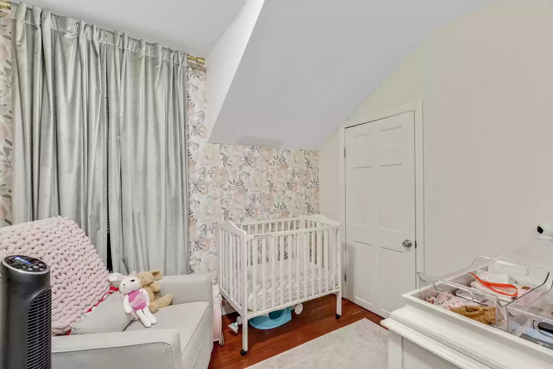 Building Photo - 86 Tulip St