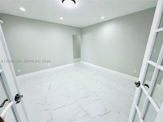 Building Photo - 201 SW 40th Ave
