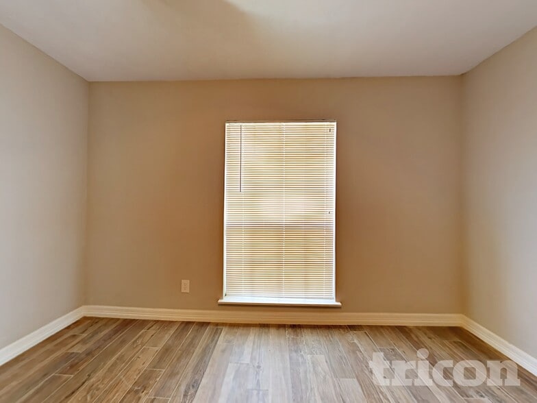 Building Photo - 6127 Larchbrook Dr