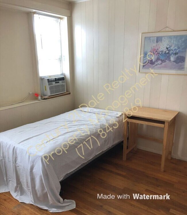 Building Photo - Clean 1 Bedroom w/ Utilities Included