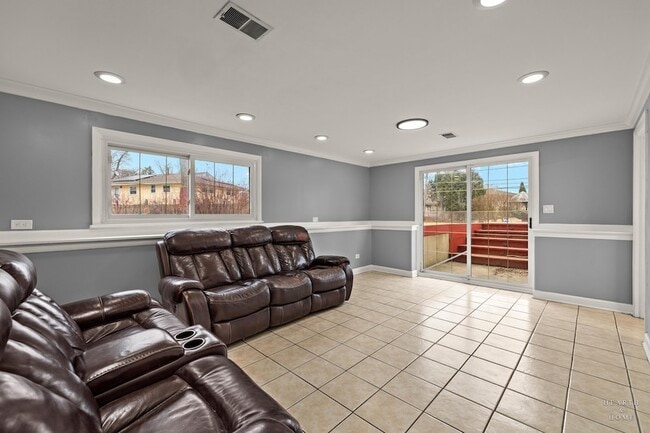 Building Photo - 1923 Pawnee Ln