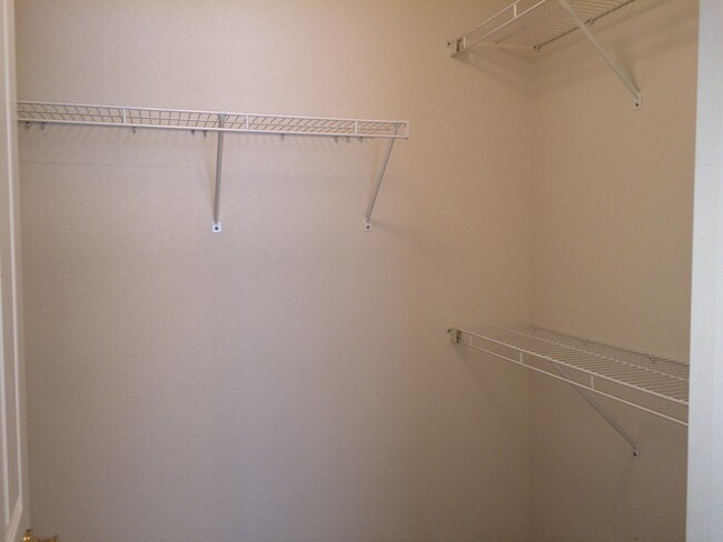 Building Photo - Beautiful 2B Condo in Lafayette's Autumn R...