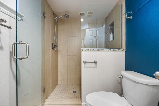 Building Photo - Available NOW! 3 Bedroom 2 Bath Beautiful Home in Sunny Side!